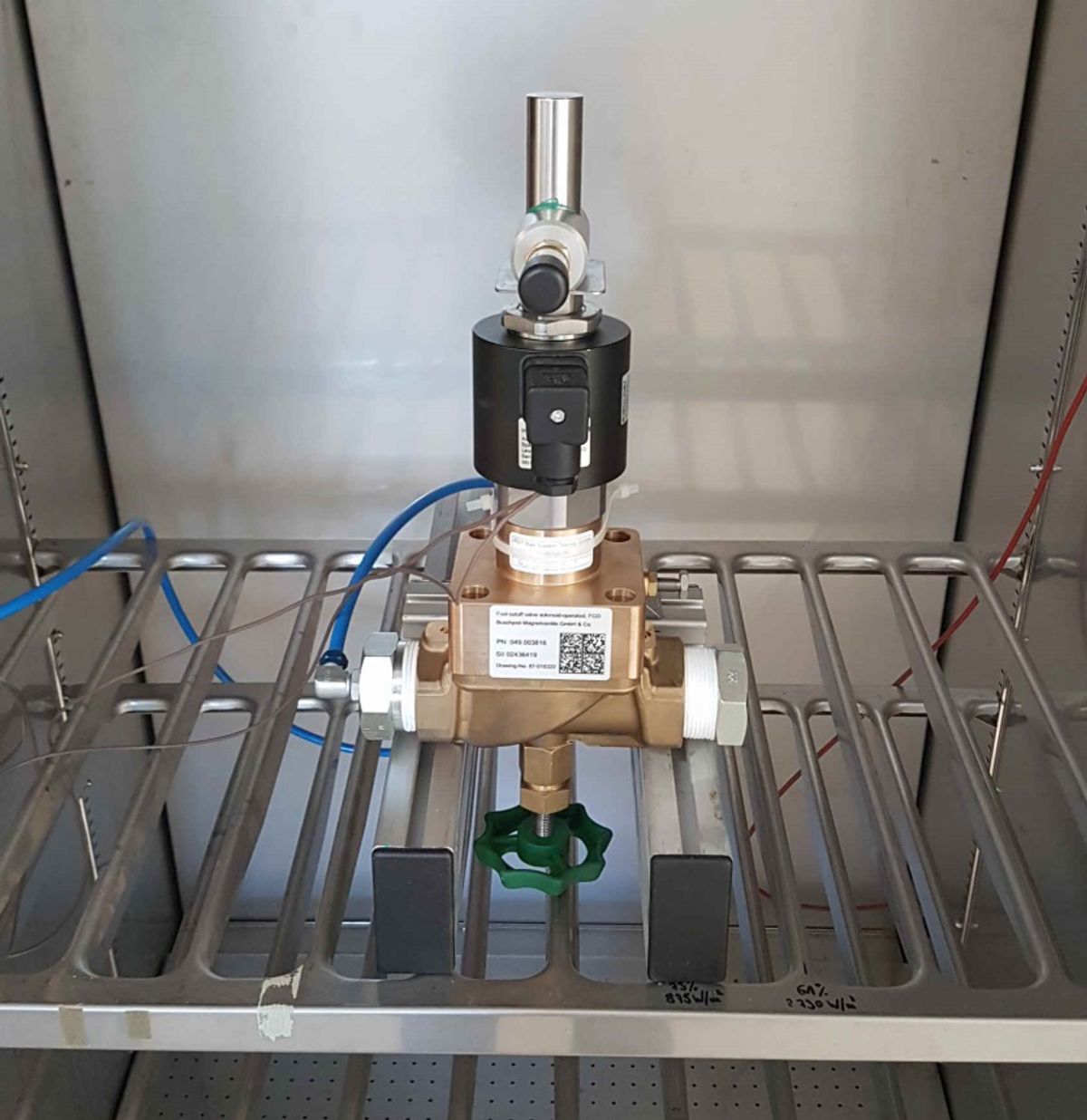 climate_test_chamber02.jpg